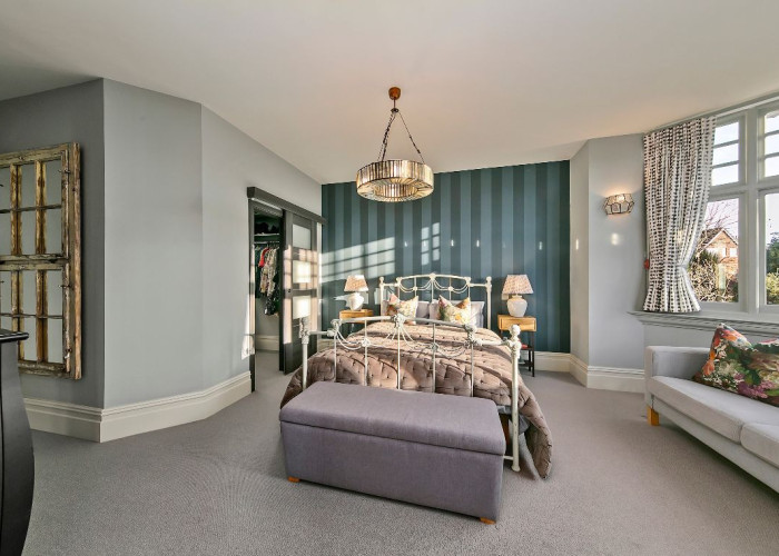 Bedroom (Master/En-Suite) at Stunning Six Bedroom Corner House In London For Filming, London