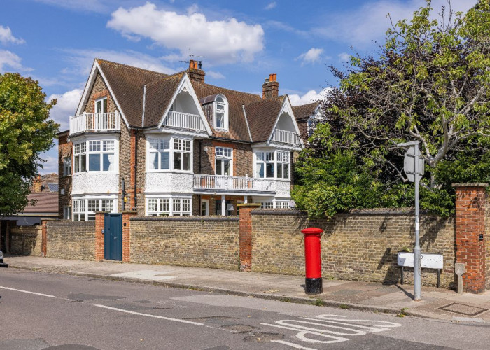 Coronavirus-Friendly at Stunning Six Bedroom Corner House In London For Filming, London