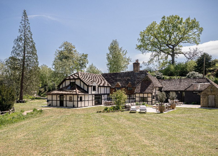 Manor House, Coronavirus-Friendly at Contemporary 16th Century Black And White House For Filming, West Sussex