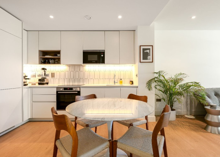 Kitchen (Modern), Kitchen With Table, Open-plan, Kitchen (White units), Kitchen (Electric/Induction Hob) at Bright One Bedroom Apartment On The 15th Floor For Filming, London