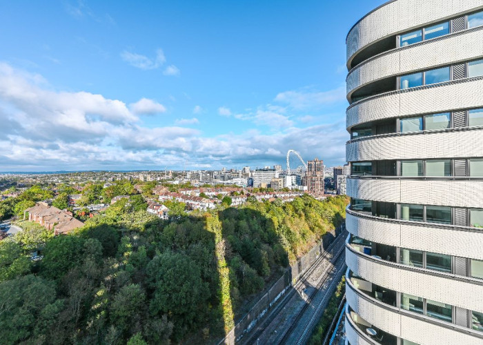 City View at Bright One Bedroom Apartment On The 15th Floor For Filming, London