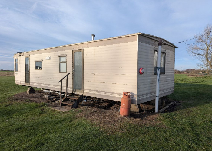 Land lot, Mobile home at Twenty One Acre Private Airfield And Runway For Filming, Lincolnshire