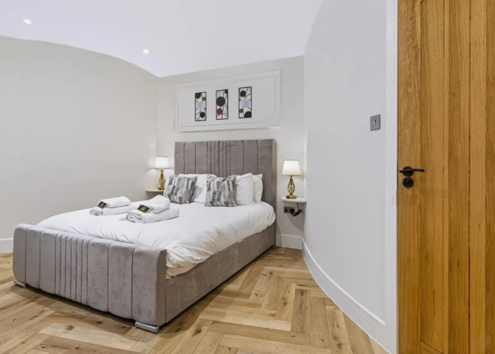Bedroom (Double) at Contemporary Hillside Home With Panoramic Views Across The Valley For Filming, Derbyshire