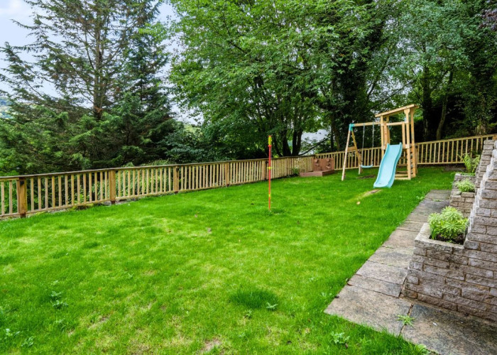 Garden, Fence at Contemporary Hillside Home With Panoramic Views Across The Valley For Filming, Derbyshire