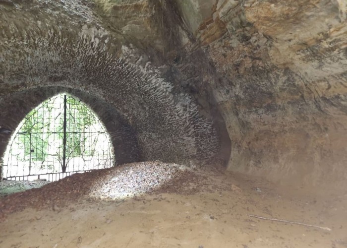 Genuine Sandstone Cave In Surrey For Filming, Surrey