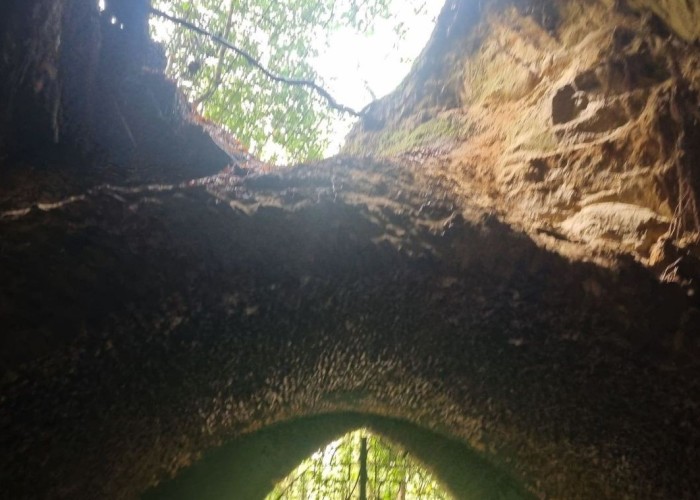 Genuine Sandstone Cave In Surrey For Filming, Surrey