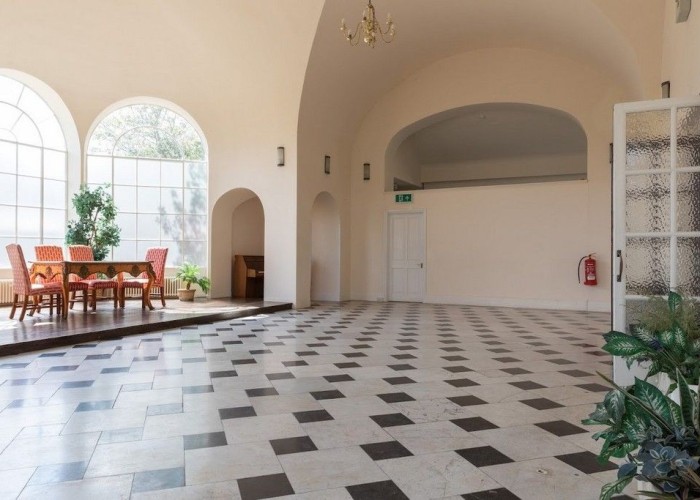 13. Diningroom, Windows, Tiled Floor