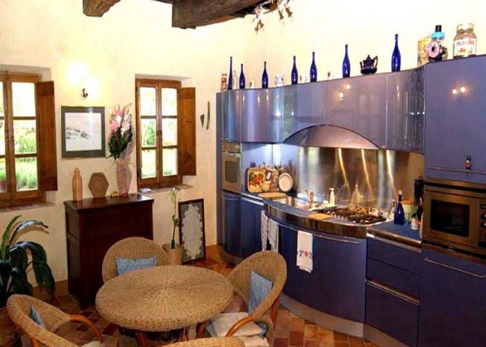 3. Kitchen (Coloured units)