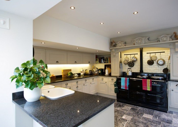 10. Kitchen (Cream or White units)