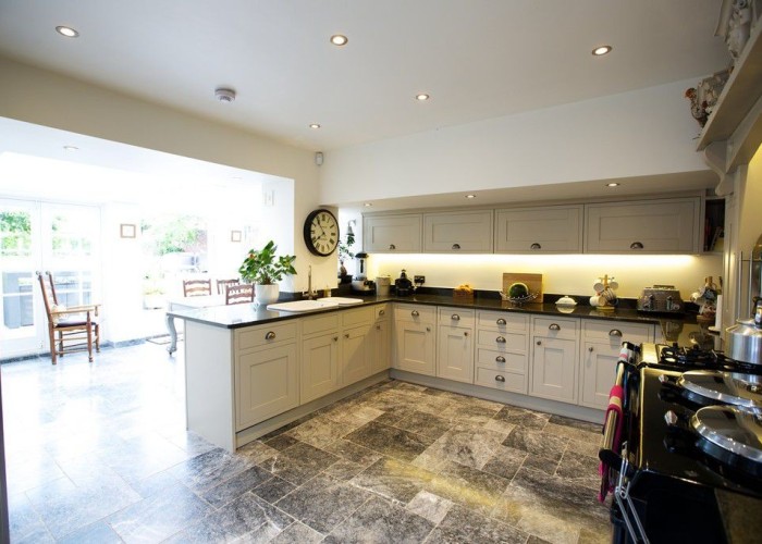 8. Kitchen (Cream or White units)