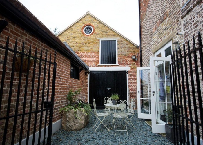 33. Patio / Veranda