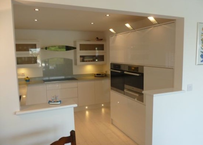 2. Kitchen (Modern)