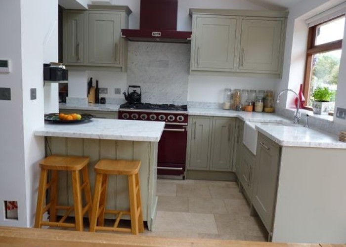 2. Kitchen (Coloured units)