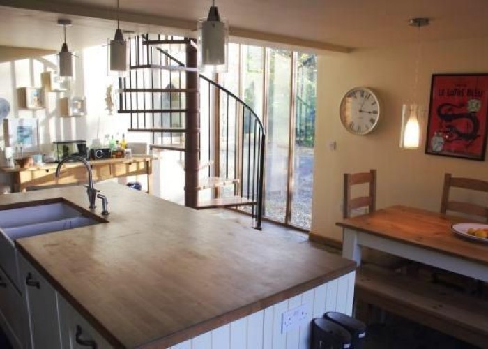 11. Kitchen (Cream or White units)