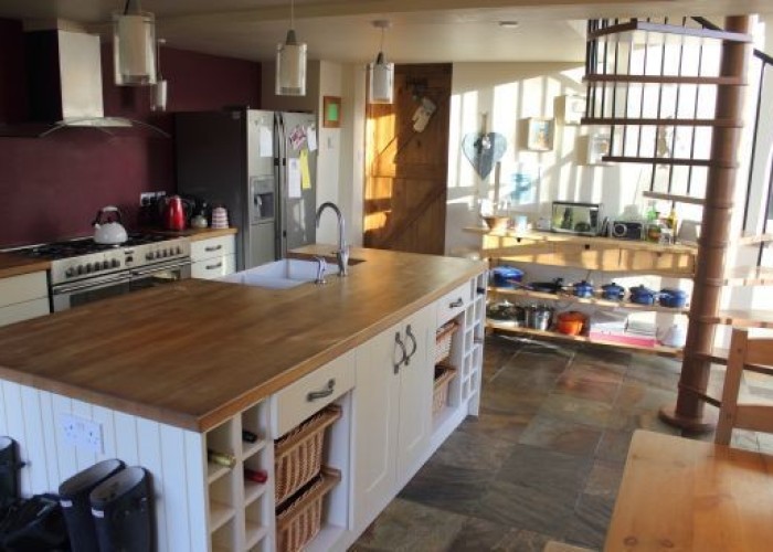 9. Kitchen (With Island), Staircase (Spiral)