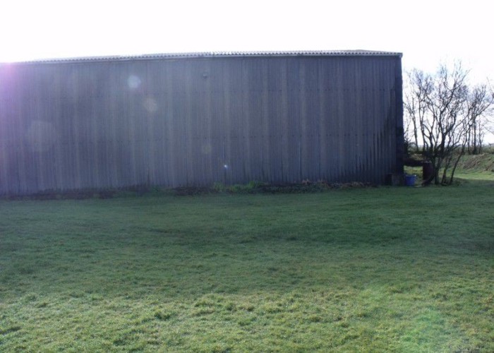 23. Barn