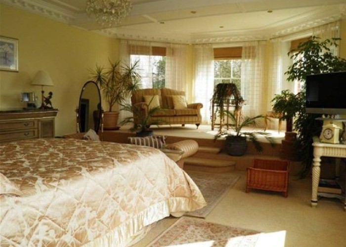 15. Bedroom (Master/En-Suite)