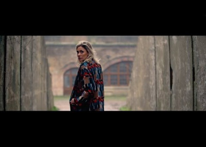 Sarah Whatmore - Full Circle (Official Video)