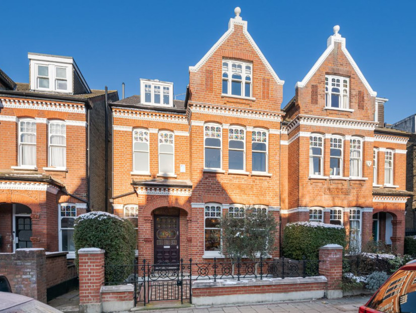 Facade, Neighbourhood at Victorian Semi Detached Home For Filming, London