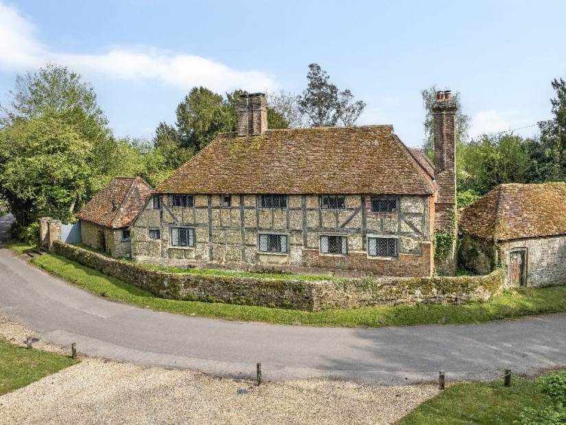 Coronavirus-Friendly at Beautiful 17th Century Home For Filming, West Sussex