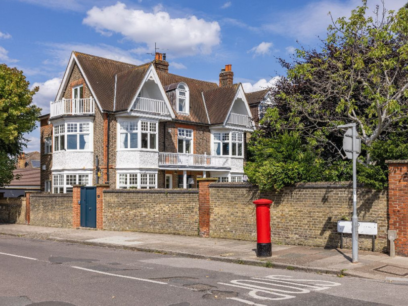 Coronavirus-Friendly at Stunning Six Bedroom Corner House In London For Filming, London