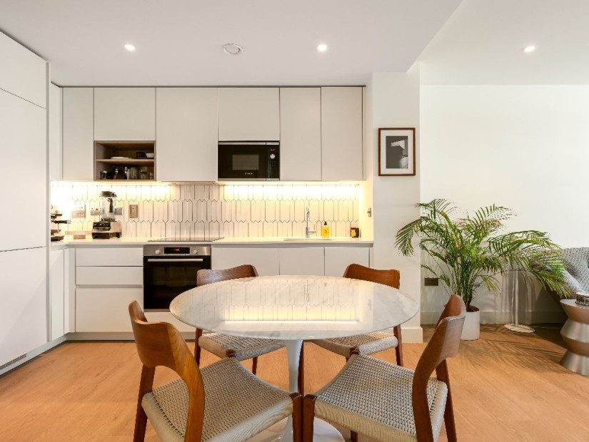 Kitchen (Modern), Kitchen With Table, Open-plan, Kitchen (White units), Kitchen (Electric/Induction Hob) at Bright One Bedroom Apartment On The 15th Floor For Filming, London