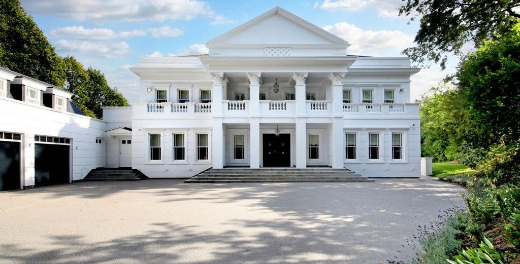 Large White Rendered Home For Filming